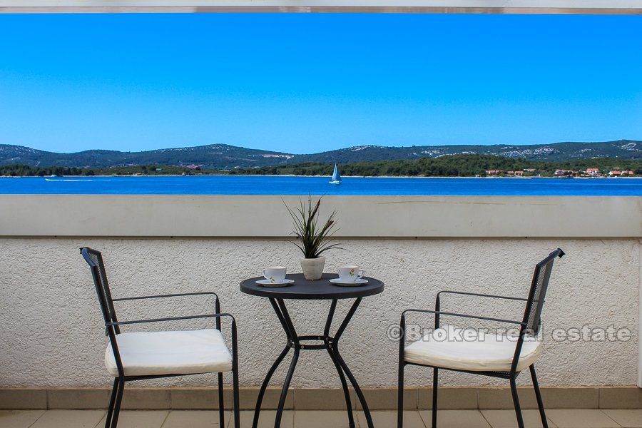 Appartamento con vista sul mare, in vendita