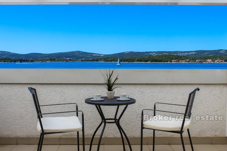 Apartman s pogledom na more, na prodaju