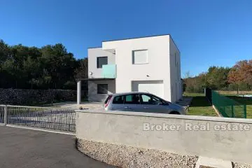 Newly built house with pool, for sale