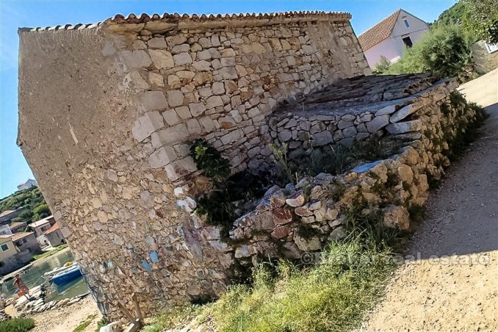 Stone house by the sea, for renovation