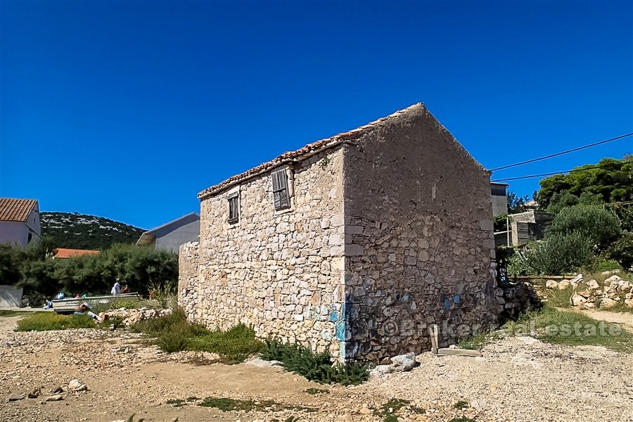 Kamena kuća za renovaciju uz more, na prodaju