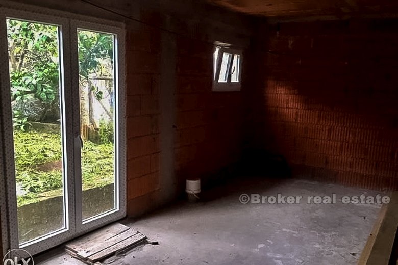 Stone house for renovation, for sale