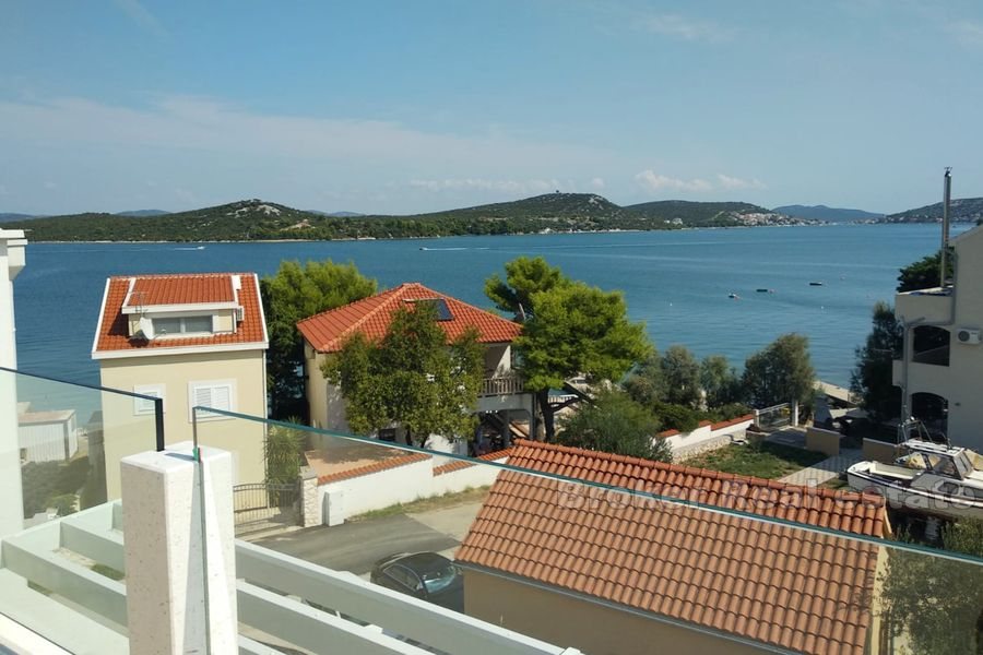Villa jumelée nouvellement construite avec vue sur la mer