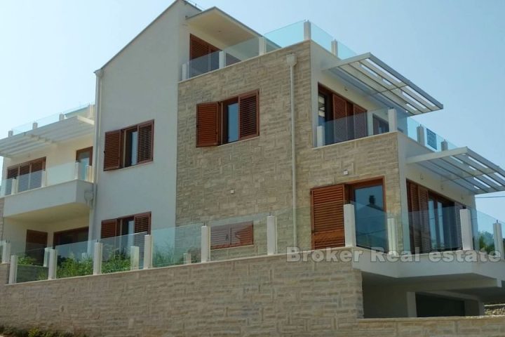 Newly built, semi-detached villa overlooking the sea