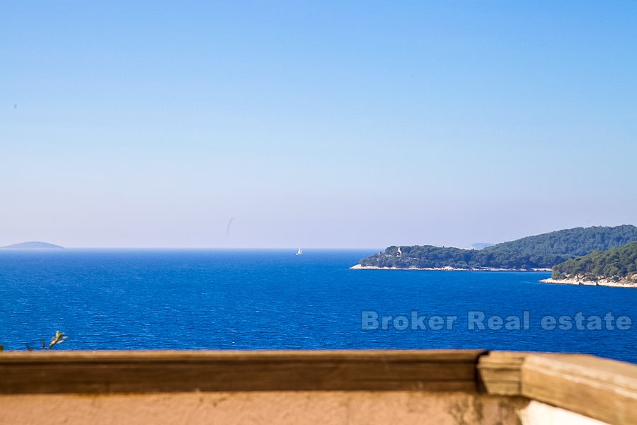 Casa indipendente con una bellissima vista sul mare, in vendita