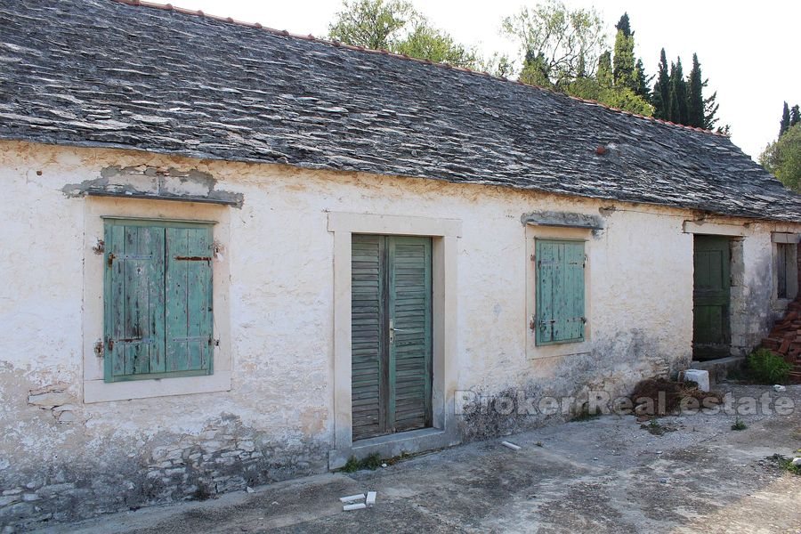 Vecchia casa in pietra in vendita