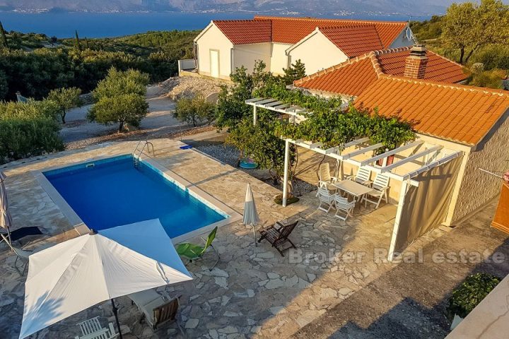 Charming house with pool, for sale