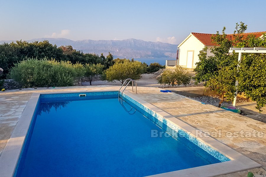 Charming house with pool, for sale