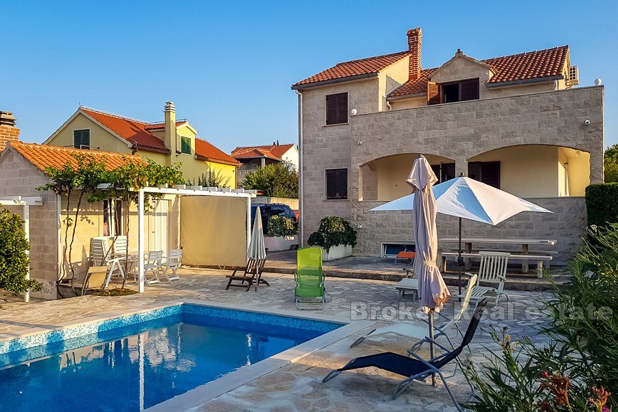 Charming house with pool, for sale