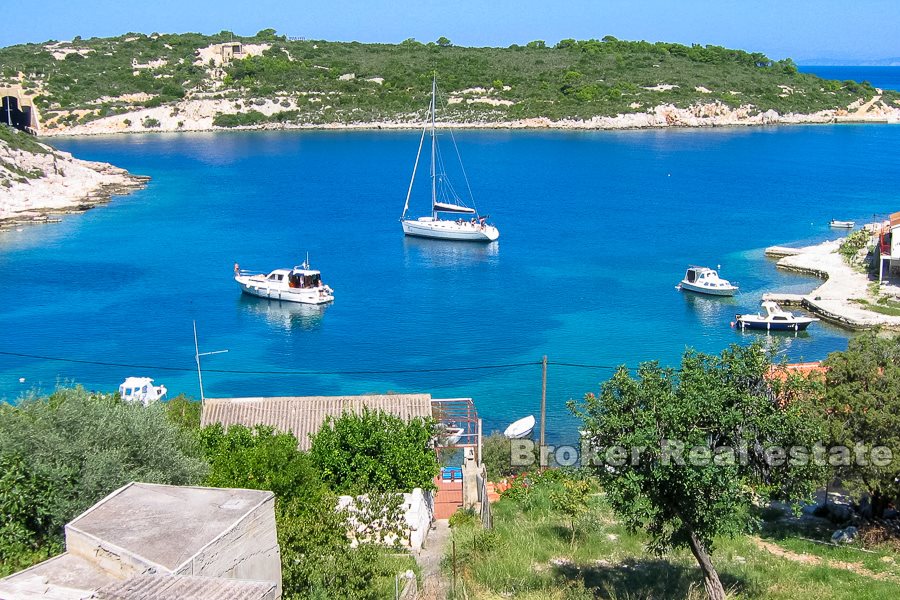 Detached house with a beautiful bay view, for sale