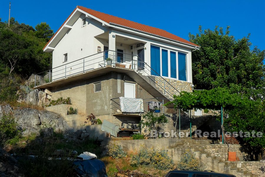 Detached house with a beautiful bay view, for sale