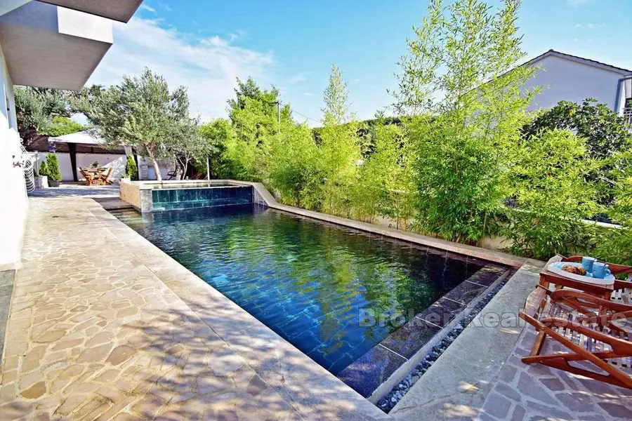Maison individuelle avec piscine