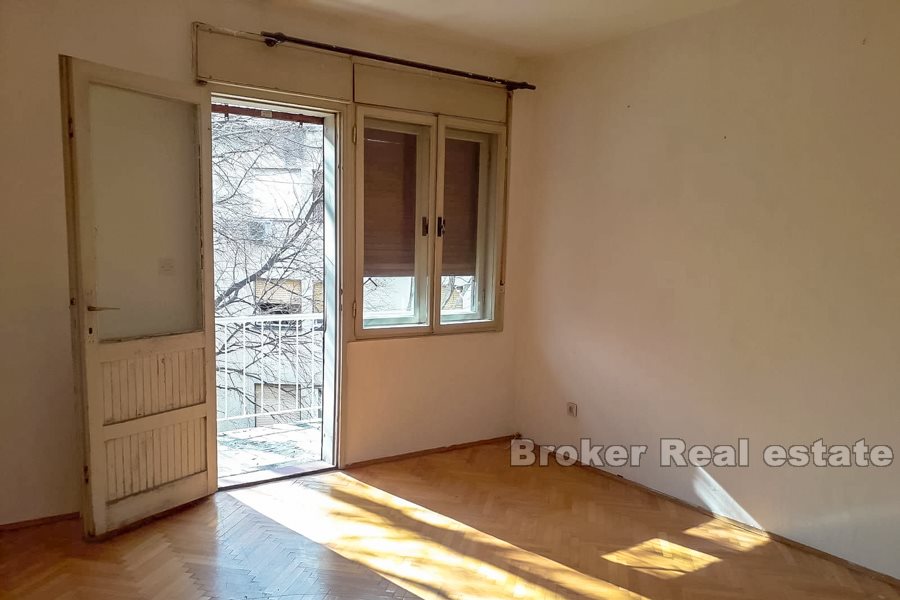 Appartement de quatre chambres, endroit calme, Spinut