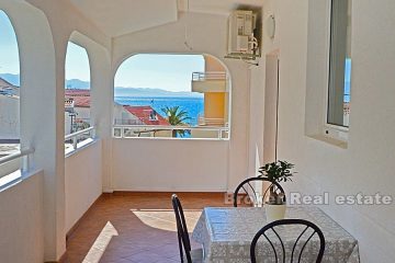 Drvenik, charming apartment house with sea view