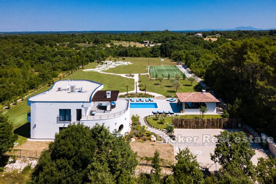 Modern, beautiful villa with swimming pool