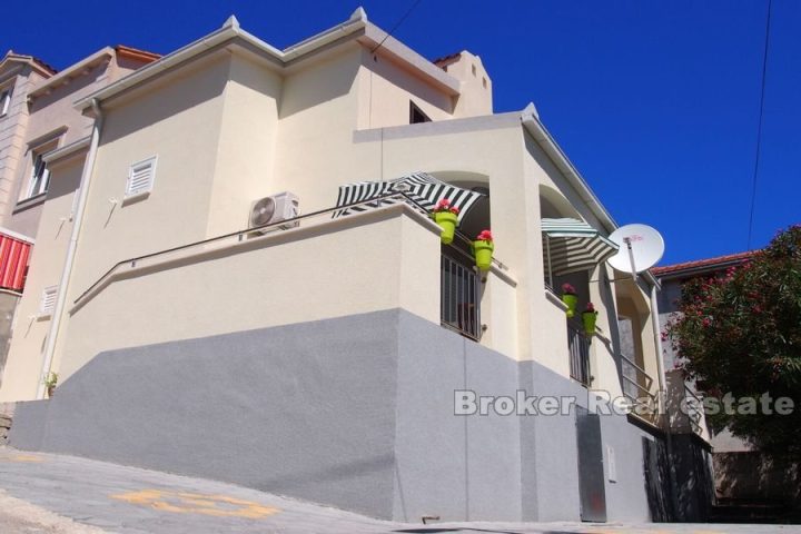 Nice house in a block overlooking the sea