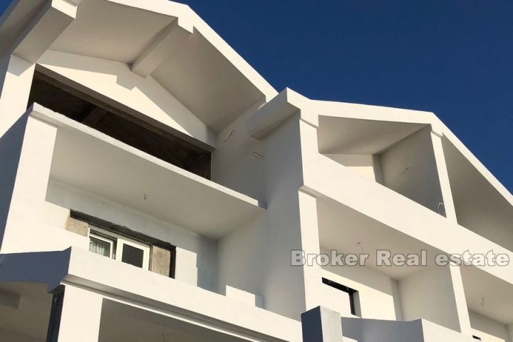 Apartment house with sea view