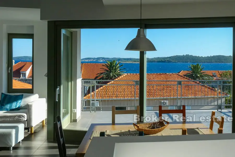 Nowoczesny apartament z dwiema sypialniami i widokiem na morze
