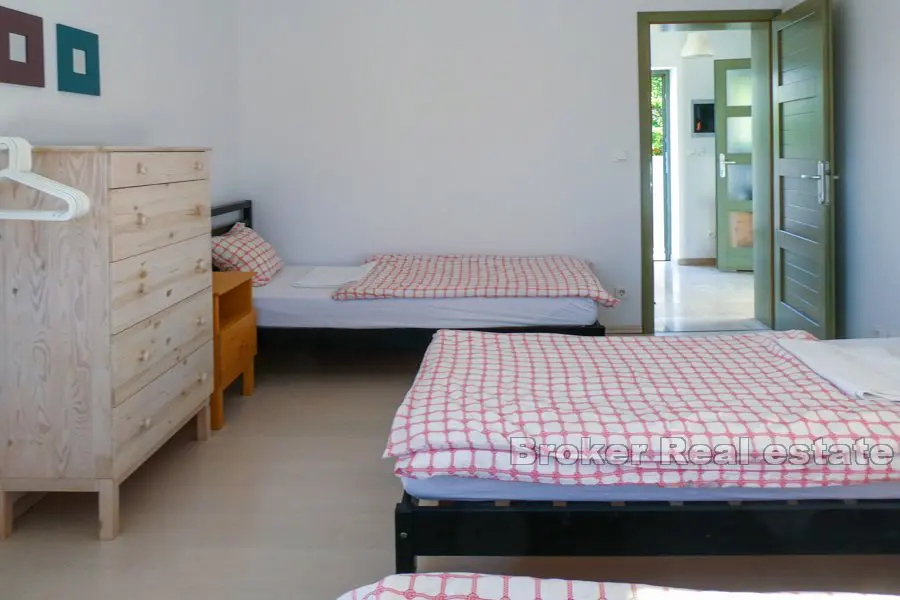 Modern lägenhet med två sovrum med havsutsikt