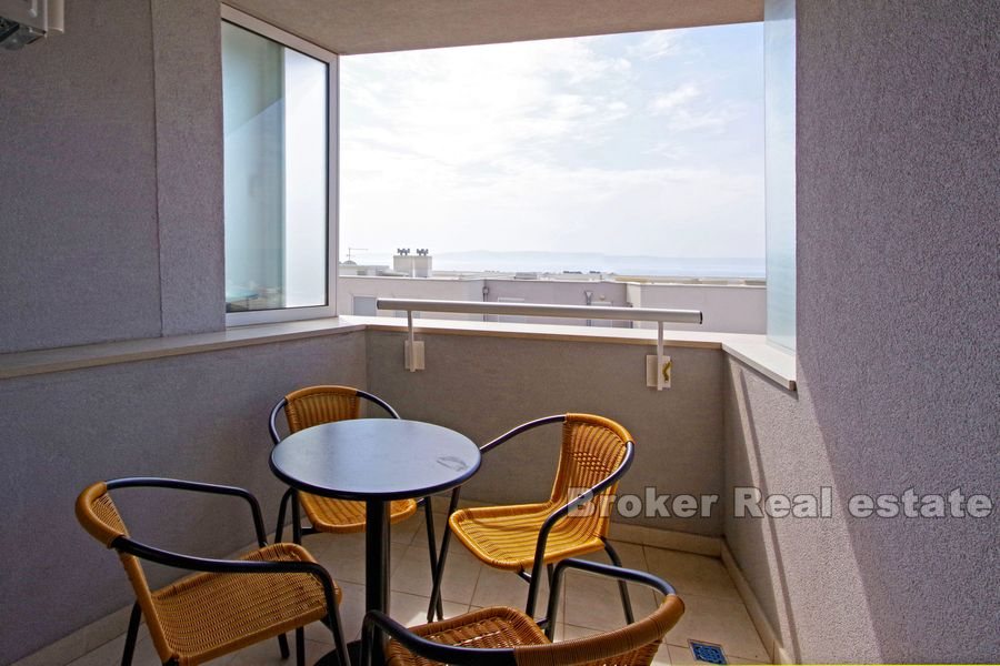 Appartement moderne de trois chambres avec vue sur la mer