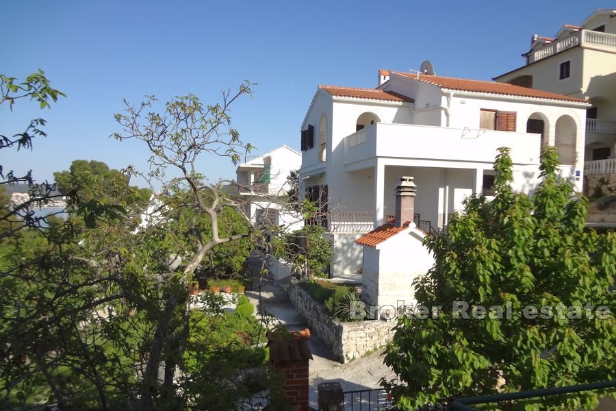 Apartmanska kuća blizu Trogira