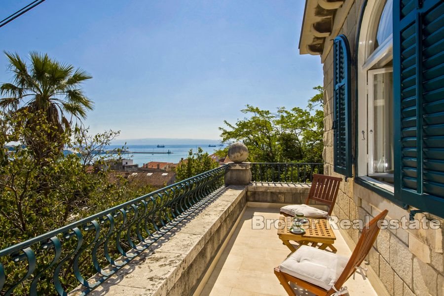 Stone villa with swimming pool and sea view, Meje
