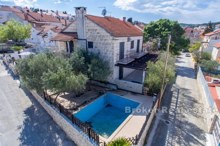 Semi-detached house with sea view