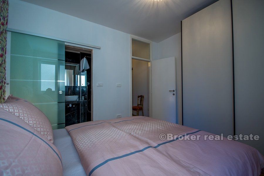Renovovaný byt se dvěma ložnicemi, centrum Splitu