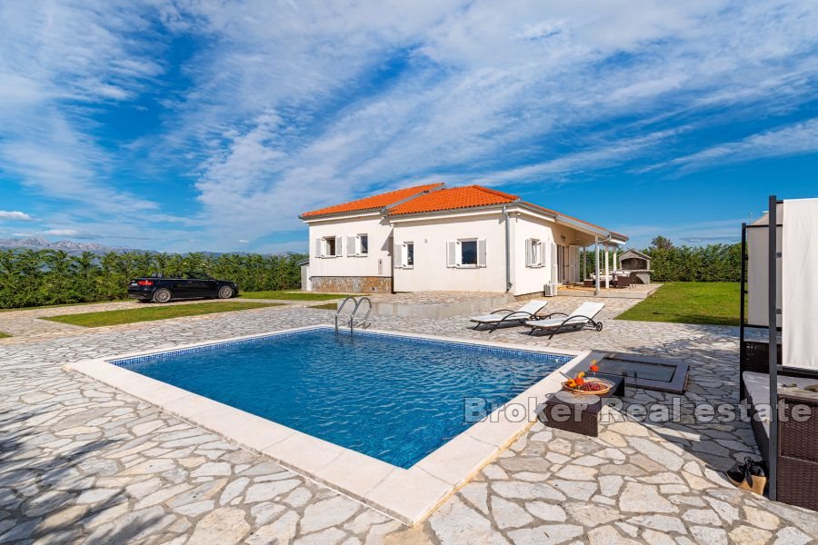 Detached house with pool