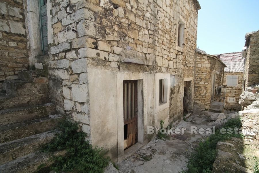 Stara kamena autohtona kuća