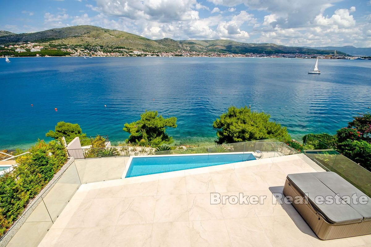 Newly built seafront villa with pool