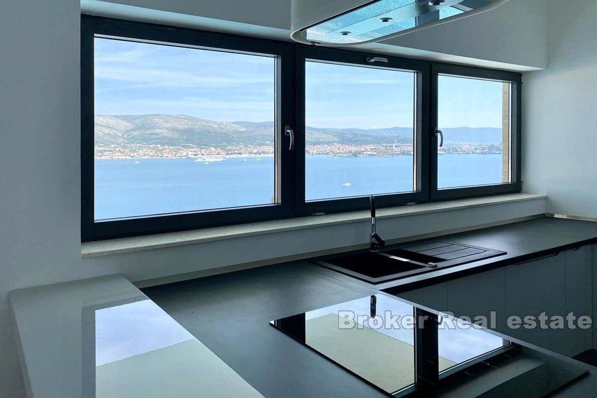 Moderní vila s panoramatickým výhledem na moře
