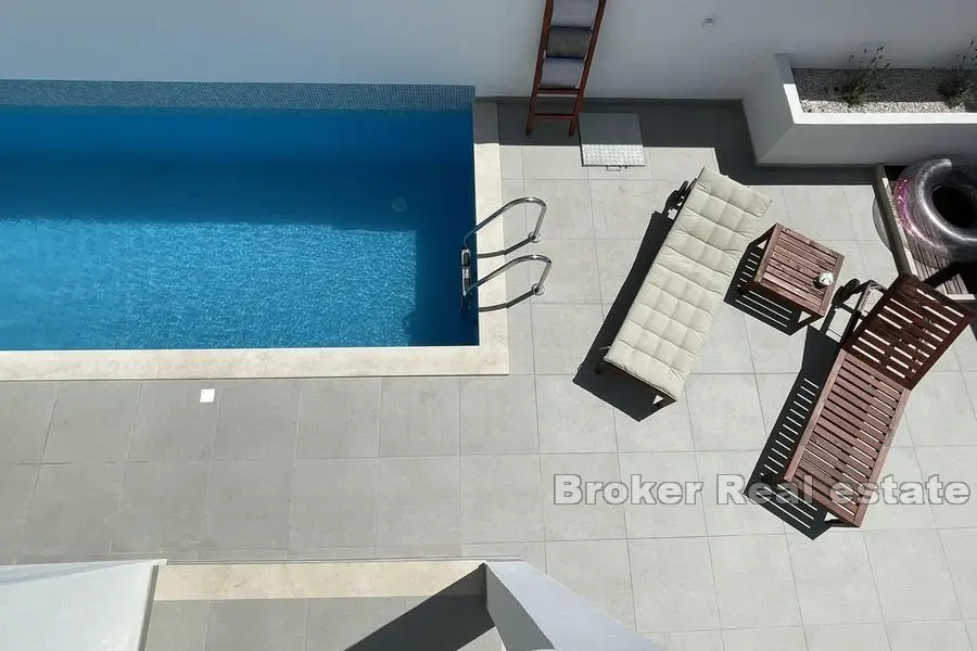 Doppelhaushälfte mit Pool