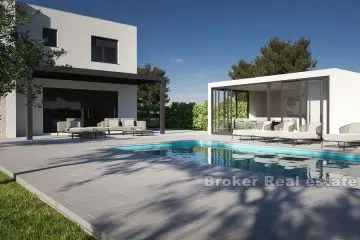 House with pool under construction