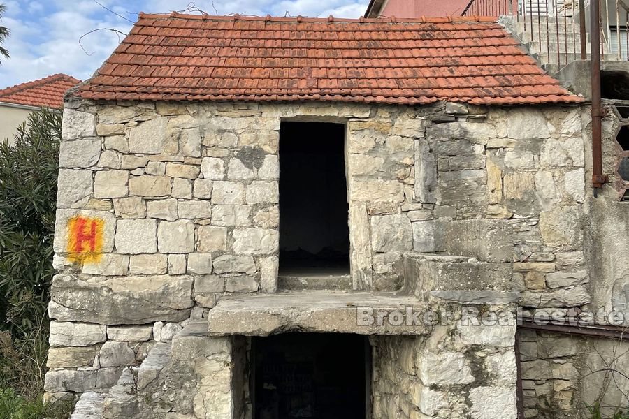 Vieille maison en pierre à reconstruire