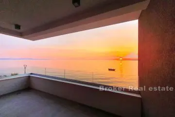 Penthouse in the first row to the sea