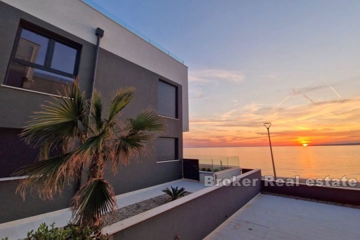 Penthouse in the first row to the sea