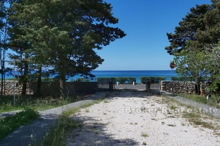 House in the first row to the sea