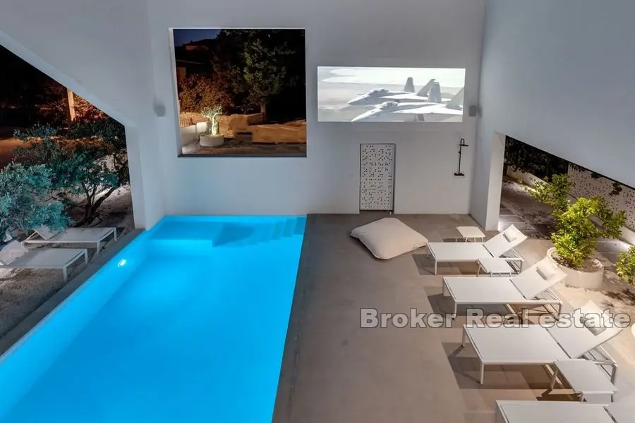 Moderna vila s bazenom