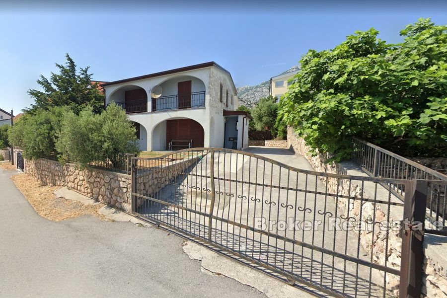 Immeuble avec vue dégagée sur la mer