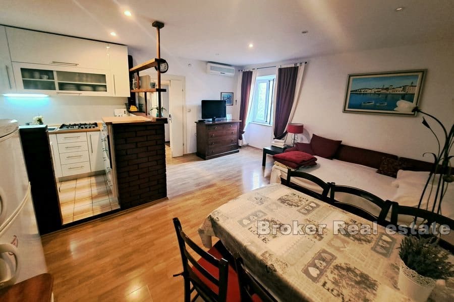 Four-room apartment in the old center