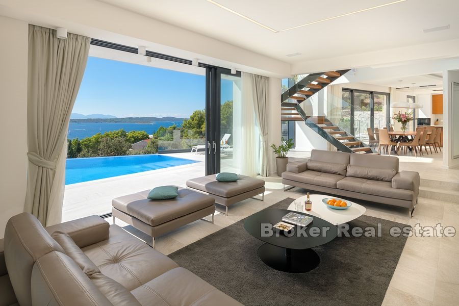 Villa de luxe avec vue dégagée sur la mer