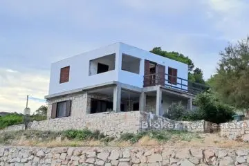 Žirje, house first row to the sea