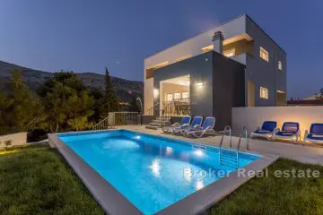 001-5302-30-Omis-Luxury-villa-with-pool-for-sale