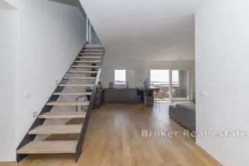 Spacieux penthouse avec vue sur la mer