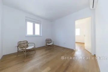 Prostorný penthouse s výhledem na moře