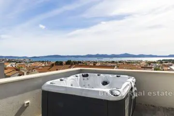 Spacieux penthouse avec vue sur la mer