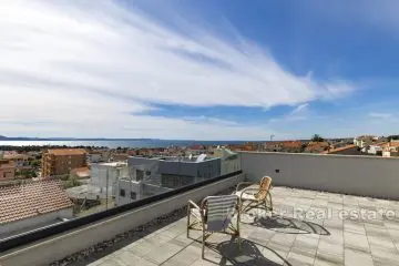 Geräumiges Penthouse mit Meerblick