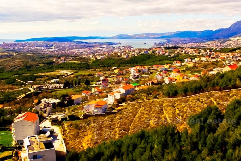 Pozemek nedaleko Split, s výhledem na moře, na prodej