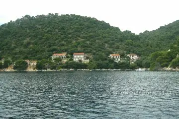 Building land, waterfront, for sale